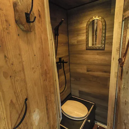 La Roulotte De Menugoutte אוהל מפואר *