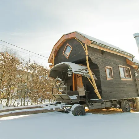 אוהל מפואר La Roulotte De Menugoutte *